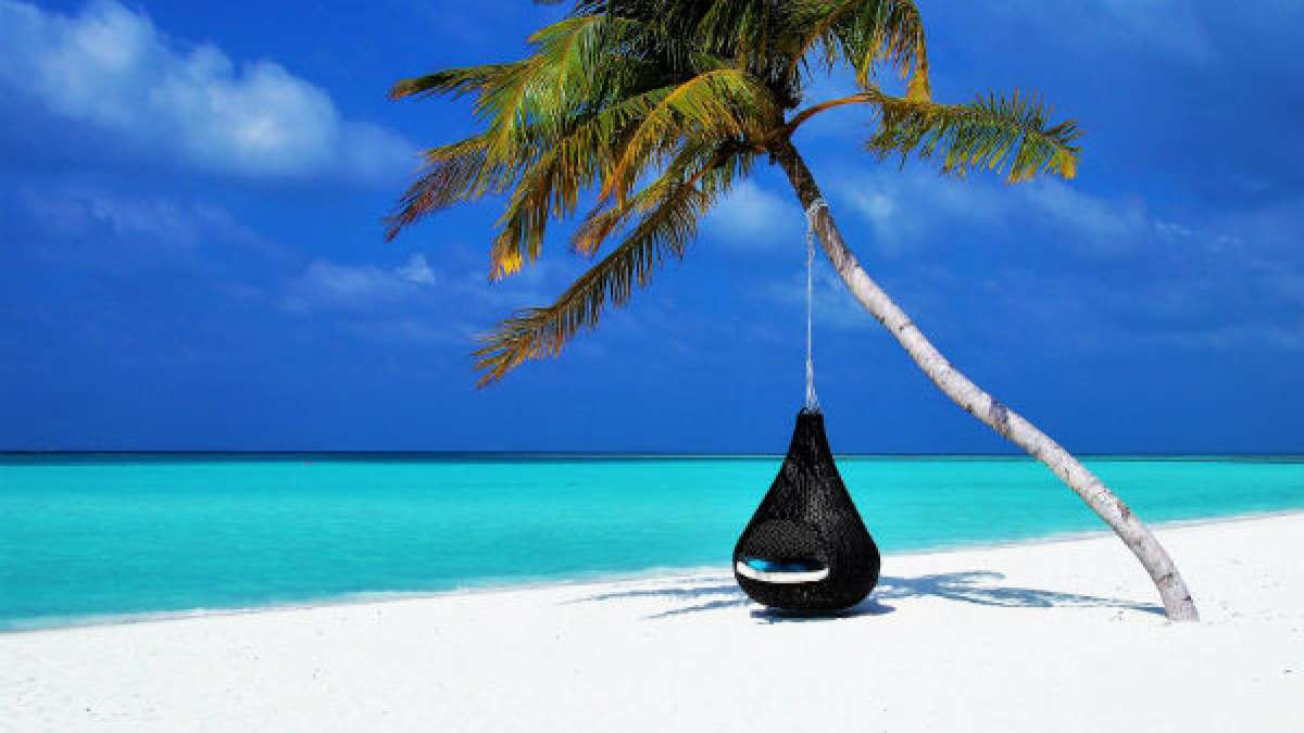 Tắm nắng hợp lý cũng góp phần thúc đẩy cơ thể hấp thụ vitamin D. Chú ý thời điểm tắm nắng tốt cho sức khỏe, tránh phơi nắng thời gian từ 10 giờ đến 16 giờ. Ảnh: NP.