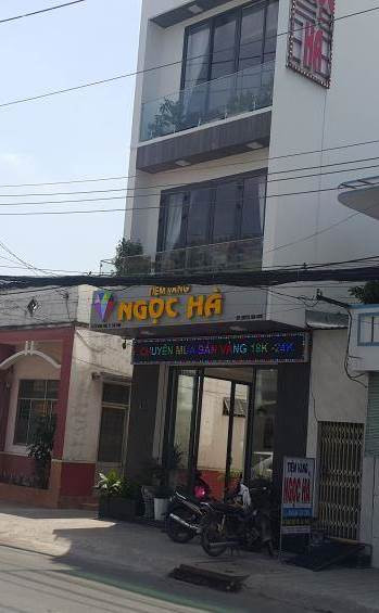 Vo mua vang, co gai rut dao cuop 5 chi giua ban ngay