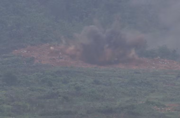 Pháo chính có thể bắn nhiều loại đạn gồm: đạn nổ phá mảnh UOF-412; đạn xuyên giáp UBR-412 và UBR-412D; đạn lõm chống tăng 3BUK4 và đạn xuyên dưới cỡ guốc ốp nòng vạch đường 3UBM6 (có khả năng xuyên giáp 260mm ở cách 1.000m). Xe tăng T-54 có khả năng hủy diệt các công sự kiên cố như lô cốt, hầm hào, phá hủy mọi xe tăng – thiết giáp của VNCH… Ảnh: Đại Dương