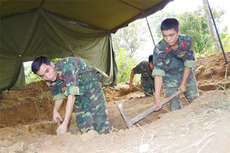 Xây dựng công sự trận địa tại nơi trú quân.