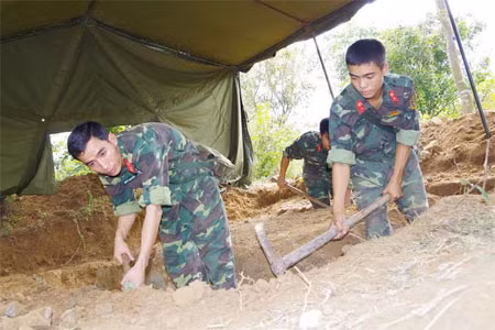 Xây dựng công sự trận địa tại nơi trú quân.