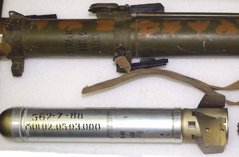 Súng phun lửa RPO-A trang bị đạn nhiệt áp hiệu quả trong việc tiêu diệt các mục tiêu trong nơi ẩn nấp như trong các tòa nhà, hang động, hẻm núi... cũng như có khả năng phá hủy công sự, hầm ngầm kiên cố và dễ dàng tiêu diệt các mục tiêu bọc giáp nhẹ. Mọi sinh vật sống nằm trong bán kính sát thương xung quanh mục tiêu nếu chưa bị sức nóng thiêu cháy sẽ bị chênh lệch áp suất đột ngột và mất dưỡng khí dẫn đến ngất hoặc bị tiêu diệt. Đầu đạn gây cháy sẽ tạo ra một vùng lửa để đốt cháy mục tiêu. Tầm bắn 20m tới 1.000m, dùng đạn cỡ 93mm.