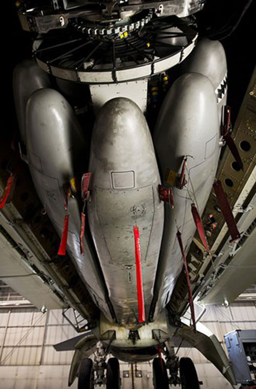 Khoang bom của máy bay B-52H có thể lắp các giá phóng quay mang tên lửa hành trình AGM-86 có tầm phóng 1.100-2.400km.