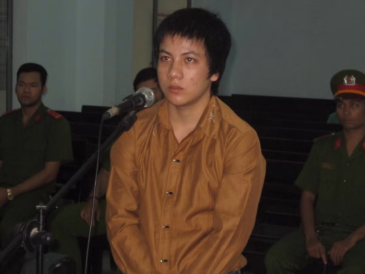 Nam sinh lop 11 xem hinh tuoi mat roi hiep dam 2 chau ruot