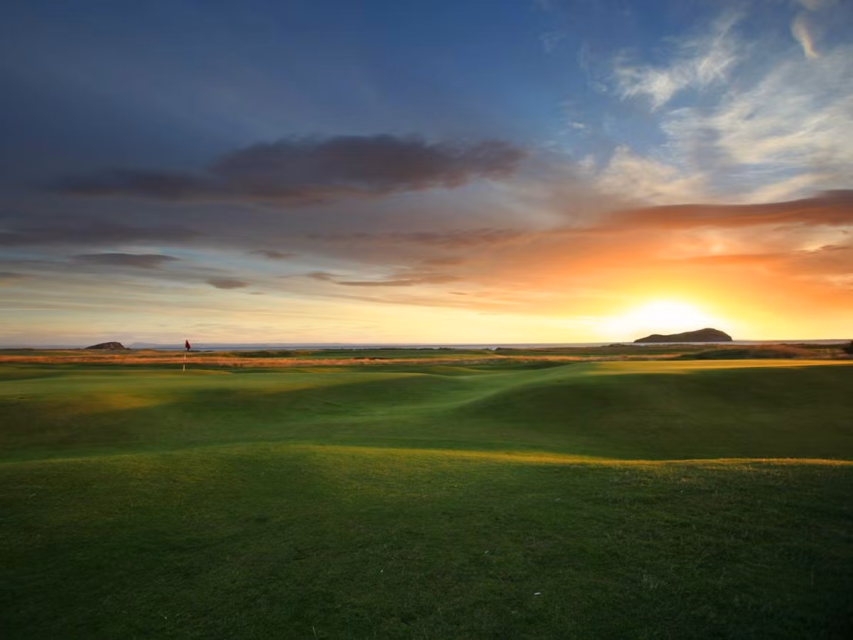 Sân golf như Links Golf Ireland lại là một điểm đến hấp dẫn của các golf thủ. Ảnh: Business Insider