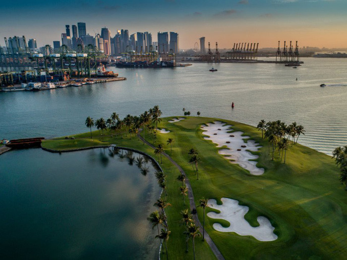Câu lạc bộ golf Sentosa Golf Club là nơi thường đầy ắp những người giàu có từ khắp nơi tại Singapore.