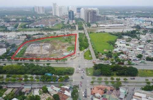 Dự án Phước Kiển - Nhà Bè có diện tích 3.000 m2 tại huyện Nhà Bè được QCG hy vọng đem về vài trăm tỷ đồng, giúp cho QCG có nguồn vốn để chờ đợi chính quyền hoàn tất các thủ tục cho các dự án đang dở dang. Tuy nhiên, theo bà Loan, dự án này của QCG cũng đang gặp khó khăn. Ảnh: Zing.