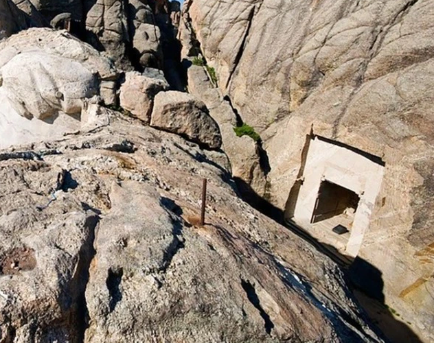 Năm 1998, hơn 50 năm sau khi Gutzon qua đời, các tài liệu ghi chép quan trọng và hồi ký của các Tổng thống khác nhau được đặt bên trong căn phòng. Ngày nay, nó là phòng lưu trữ tài liệu lịch sử nước Mỹ.