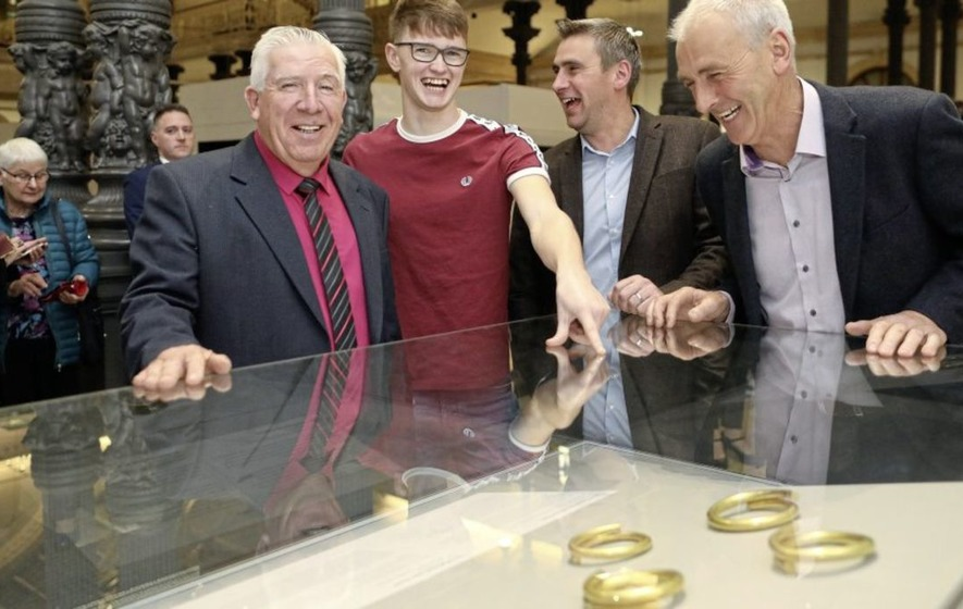 Vào cuối tháng 11/2018, các chuyên gia từ Viện Bảo tàng Hạt Donegal đã ước tính giá trị của bốn chiếc vòng này khoảng 260.000 bảng Anh, tương đương khoảng 7,6 tỷ đồng.