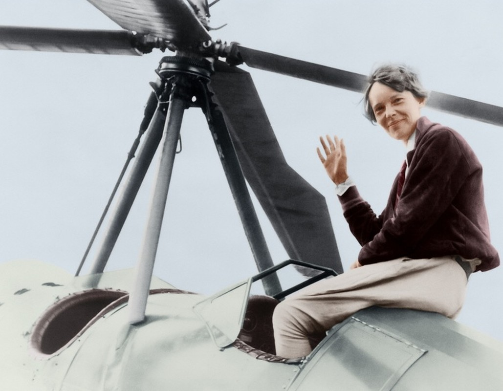 1. Amelia Earhart là nữ phi công đầu tiên một mình thực hiện chuyến bay qua Đại Tây Dương. Tuy nhiên, đến năm 1937, Earhart mất tích bí ẩn khi thực hiện chuyến bay vòng quanh thế giới cùng với người hoa tiêu Fred Noonan.