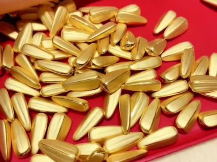 Tuy nhiên, giá trị thực sự của "kim qua tử" không chỉ nằm trong giá trị vật chất, mà còn nằm trong ý nghĩa tượng trưng về ân sủng của Hoàng đế. Đây là một cách Hoàng đế thể hiện tình cảm và sự sủng ái đối với phi tần, và cũng là điểm hấp dẫn chính khiến các phi tần vui mừng và phấn khích khi nhận được "kim qua tử".