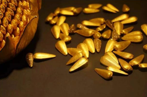 Cuộc sống trong hậu cung đầy khó khăn và áp lực, nguồn thu nhập chính của phi tần đến từ Nội vụ phủ và những phần thưởng từ Hoàng đế. Vì vậy, nhận được "kim qua tử" không chỉ là việc tăng thêm tài sản, mà còn là niềm vui và sự khích lệ tinh thần đối với những người phụ nữ này.