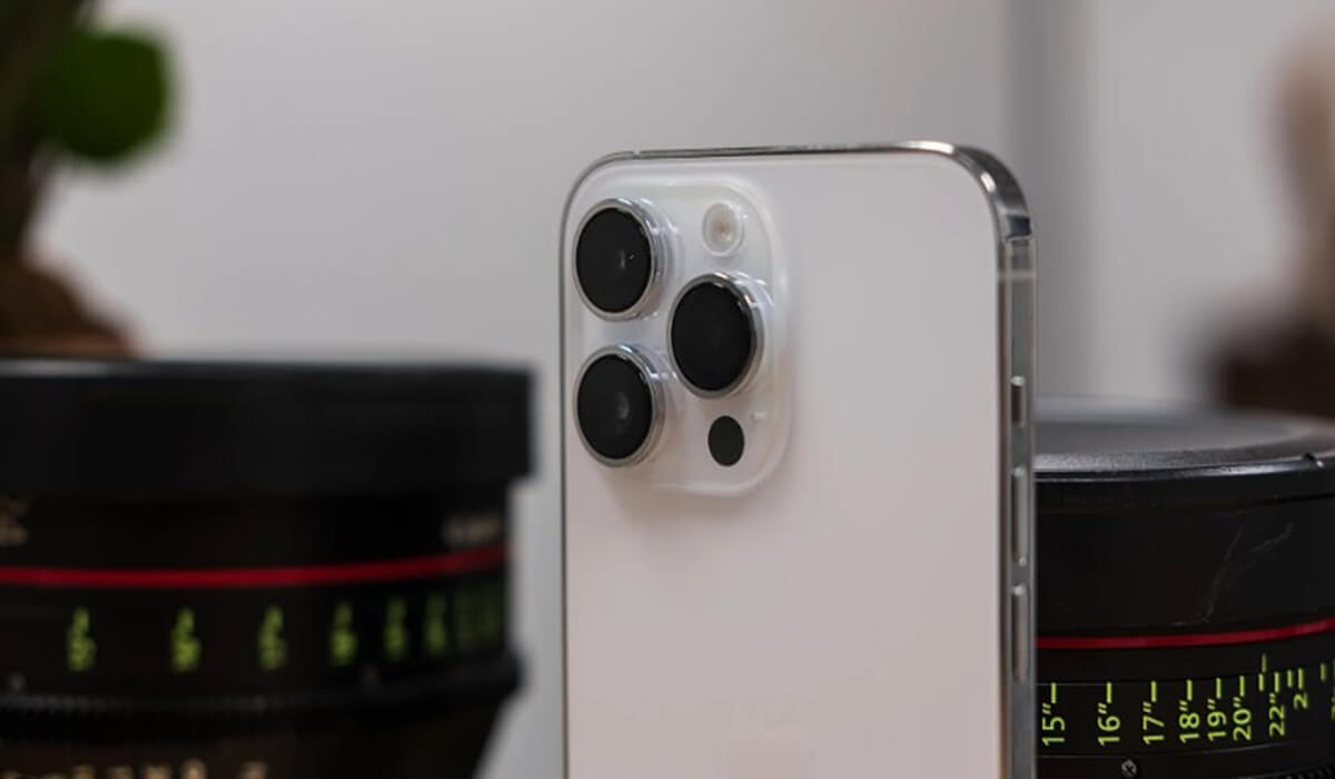 Thông tin về giá cả cũng đã được đề cập. Dự kiến giá của iPhone 15 Pro sẽ cao hơn phiên bản tiêu chuẩn khoảng 100 USD, trong khi phiên bản cao cấp nhất, iPhone 15 Ultra, có thể tăng thêm 200 USD so với phiên bản tiền nhiệm.