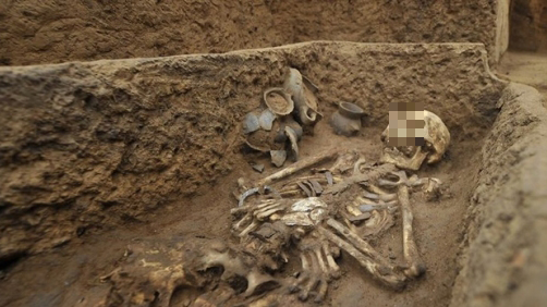 Đặc biệt, hệ thống đường hầm dưới dãy núi Bucegi cũng được phát hiện. Mọi thông tin liên quan đều bị giấu kín, và ngay cả CIA cũng được cho là liên quan đến sự việc.