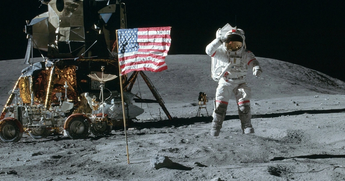Trải qua hàng thế kỷ, Mặt Trăng đã trở thành điểm tựa cho sự nghiên cứu và thám hiểm không gian. Vào năm 1969, Mỹ đã đặt chân lên Mặt Trăng lần đầu tiên qua sứ mệnh Apollo 11, mở ra một cánh cửa mới trong việc tìm hiểu về vũ trụ.