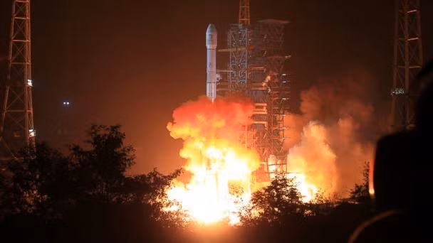 Ngoài ra, nguồn năng lượng tiềm năng từ helium-3 đã khiến Mặt Trăng trở thành điểm đến hấp dẫn. Helium-3 có khả năng tạo ra năng lượng trong lò phản ứng hạt nhân, được coi là nguồn năng lượng tương lai vô tận và không gây ô nhiễm.