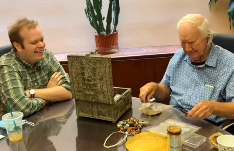 Cuối cùng, vào năm 2020, một người đã tìm thấy kho báu sau một thập kỷ truy tìm. Người này đã thực sự theo dõi các manh mối trong bài thơ của Fenn và tìm thấy kho báu.