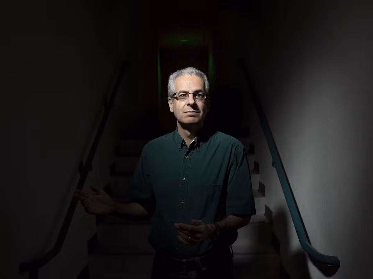 Nick Pope, một điều tra viên UFO của Anh, cho rằng mối đe dọa từ người ngoài hành tinh đủ nghiêm trọng để chuẩn bị cho điều tồi tệ nhất. Ông gợi ý phát triển vũ khí sinh học hoặc sử dụng năng lượng mạnh để đối phó.