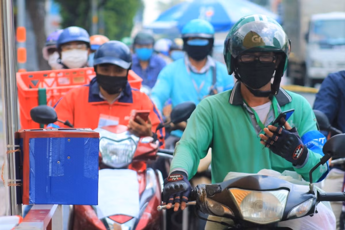 Dau tu 70 trieu dong lam video, anh xe om kiem thu nhap gap nhieu lan-Hinh-2