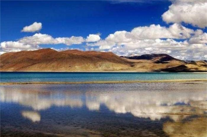 Vào năm 1983, một người chăn gia súc cho đàn ngựa ăn cỏ tươi ở khu vực này và không bao giờ quay về. Người dân địa phương tập trung tìm kiếm và cuối cùng phát hiện ra thi thể anh ta trong tư thế quần áo rách tả tơi và khuôn mặt đầy sợ hãi.