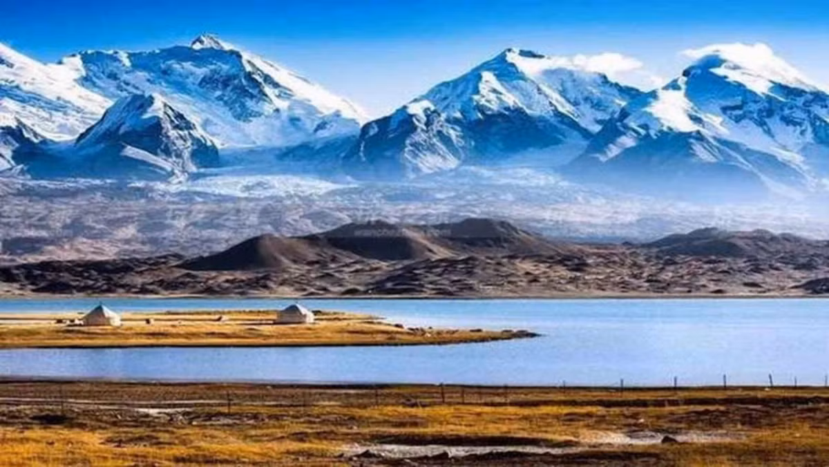 Tuy nhiên, không phải ai cũng tin vào những lời đồn không có căn cứ. Một nhóm khoa học địa chất từ Tân Cương đã quyết định thực hiện hoạt động nghiên cứu tại núi Côn Lôn để tìm ra lời giải đáp.