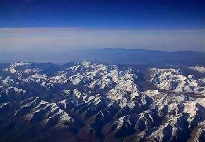  Ngọn núi Côn Lôn ở Trung Quốc là một trong những địa điểm đầy bí ẩn và hùng vĩ trên thế giới. Được mệnh danh là "ngọn núi nuốt người", nơi này đã khiến nhiều người phải chỉ nhìn từ xa và không dám bước chân vào.