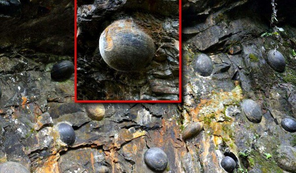 2. Vách đá đẻ trứng: Ở núi Đăng Cản Sơn, thuộc huyện Tam Đốc, Quý Châu, Trung Quốc có một vách đá dựng đứng với nhiều "quả trứng đá" khổng lồ.