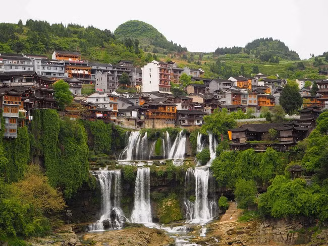 Các chuyên gia phân tích rằng, đá ở Phù Dung trấn hình thành từ trầm tích đáy biển, do đó cực kỳ rắn chắc và ổn định.