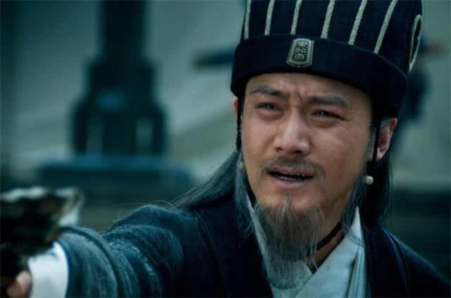 Bàng Đức Công là một nhân vật bí ẩn và quan trọng trong cuộc đời Gia Cát Lượng. Theo "Tam quốc chí", Bàng Đức là thầy và bạn thân của Gia Cát Lượng, được biết đến là người giúp đỡ Gia Cát Lượng trong việc phát triển chiến lược và pháp thuật.