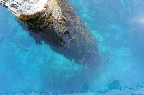 Dù cho câu trả lời vẫn mơ hồ, "The Old Man of the Lake" vẫn là một hiện tượng kỳ bí đầy thú vị trên hồ Crater, không ngừng khiến người ta tò mò và thích thú.
