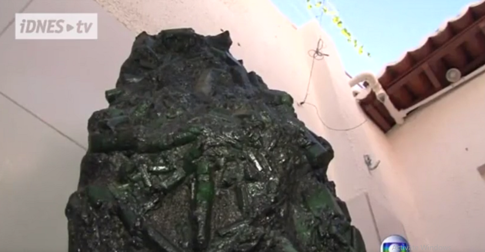 Nếu được cắt gọt và đánh bóng, giá trị của khối ngọc bích này sẽ cao hơn rất nhiều.