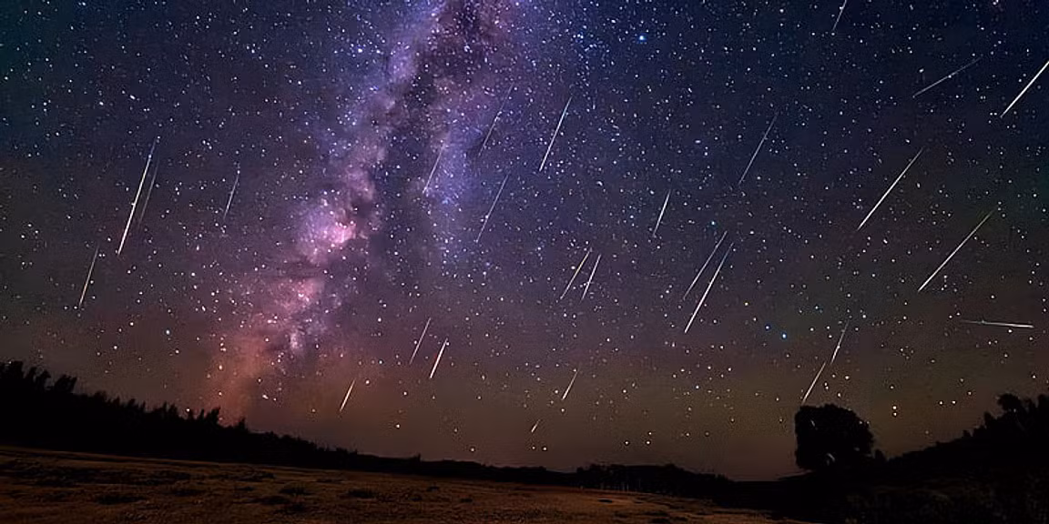 Tại Việt Nam, quan sát mưa sao băng Perseids cũng đòi hỏi sự chuẩn bị và chọn địa điểm phù hợp. Tránh các khu vực có ánh sáng kỵ và ô nhiễm ánh sáng để tăng cơ hội quan sát sao băng. Nếu có thể, người yêu thiên văn nên di chuyển tới các vùng quê hoặc nơi có ít ánh sáng nhằm tận hưởng trọn vẹn màn trình diễn thiên nhiên này.