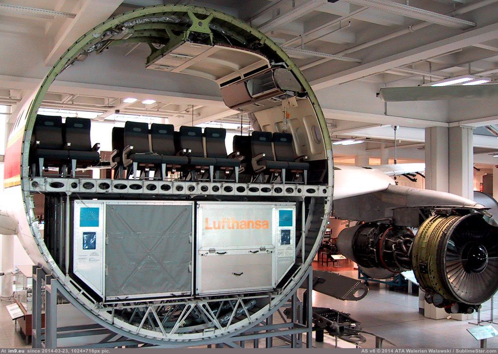 8. Bức ảnh thú vị này khiến bạn mở mang đầu óc. Nếu bạn cắt đôi thân một chiếc máy bay, thì nó sẽ nhìn trông như thế này.