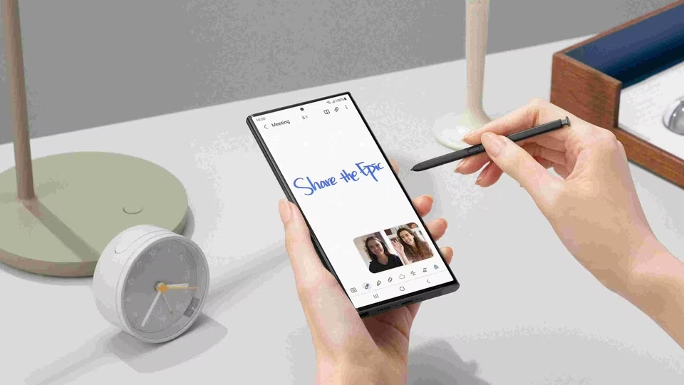 Dòng Galaxy S24 sẽ có màn hình OLED mỏng hơn và tiết kiệm năng lượng hơn.