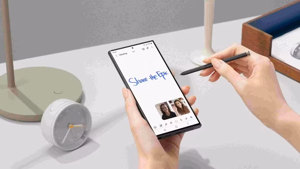 Dòng Galaxy S24 sẽ có màn hình OLED mỏng hơn và tiết kiệm năng lượng hơn.