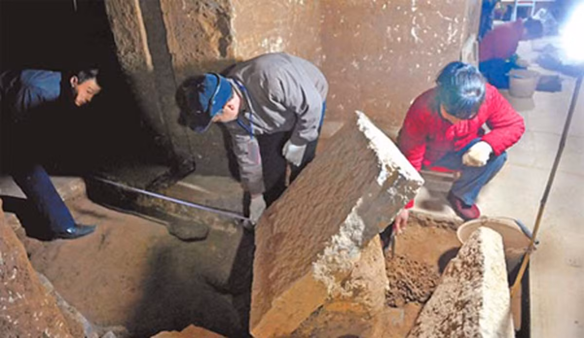 Sau khi tìm thấy mộ thật của Tào Tháo, các nhà khảo cổ đã tiến hành khai quật và nghiên cứu. Mộ chứa hài cốt của Tào Tháo cùng với hai phụ nữ được cho là vợ của ông.