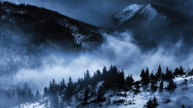 Nơi đây có nhiều địa hình hoang dã hiểm trở như rừng sâu, đỉnh núi cheo leo, hồ băng và khu vực hoang vu rộng lớn, khiến việc tìm kiếm và can thiệp của các nhà khoa học bị hạn chế.