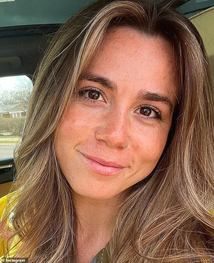 Cách đây 3 năm, Julia Henning, một cô gái đến từ California, Mỹ, đã mua một căn nhà từ một người khác và sống ở đó cho đến nay.