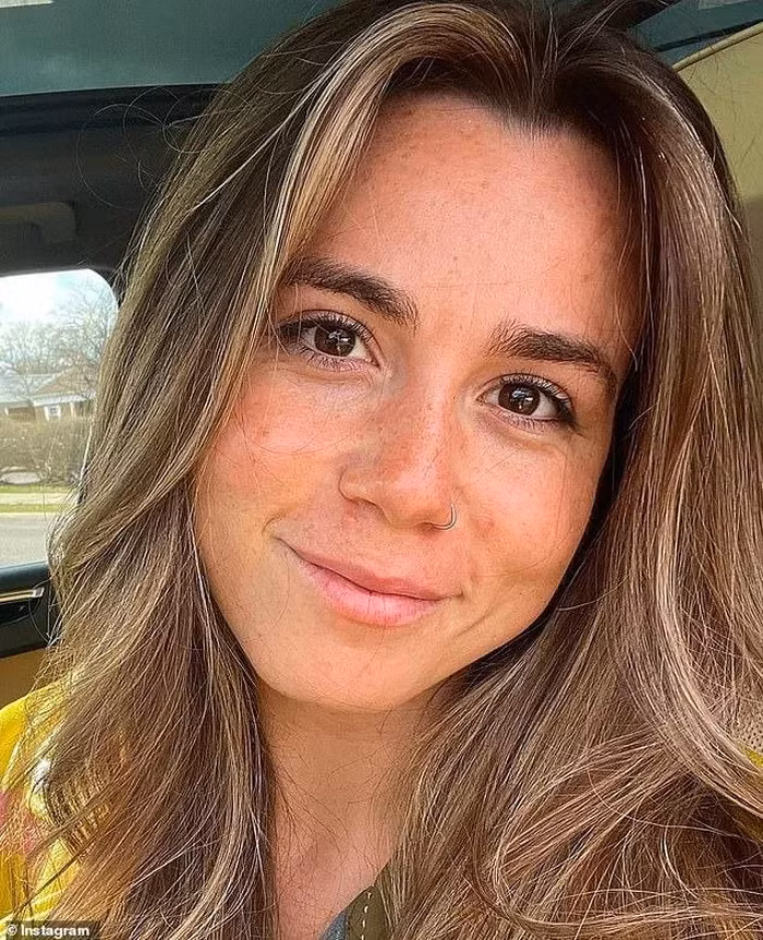 Cách đây 3 năm, Julia Henning, một cô gái đến từ California, Mỹ, đã mua một căn nhà từ một người khác và sống ở đó cho đến nay.