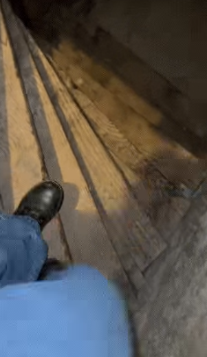 Đoạn clip ghi lại quá trình mở cánh cửa kỳ lạ và khám phá căn hầm bí mật đã thu hút sự quan tâm lớn của cộng đồng mạng. Clip đã đạt hơn 32 triệu lượt xem.