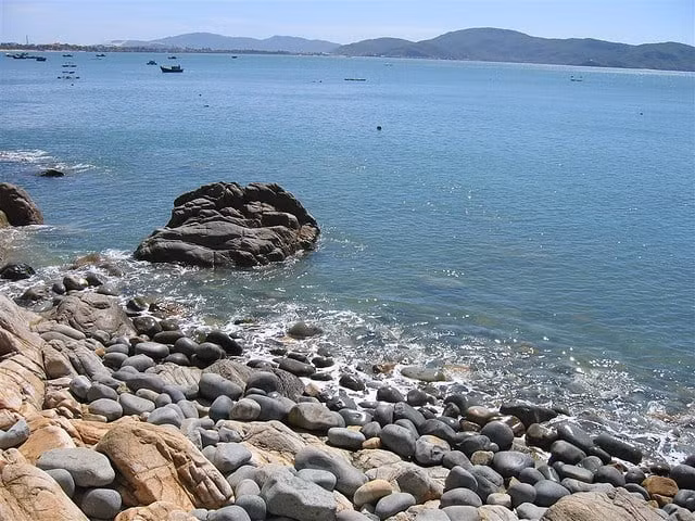 Kham pha “thien duong bien dao” Binh Dinh