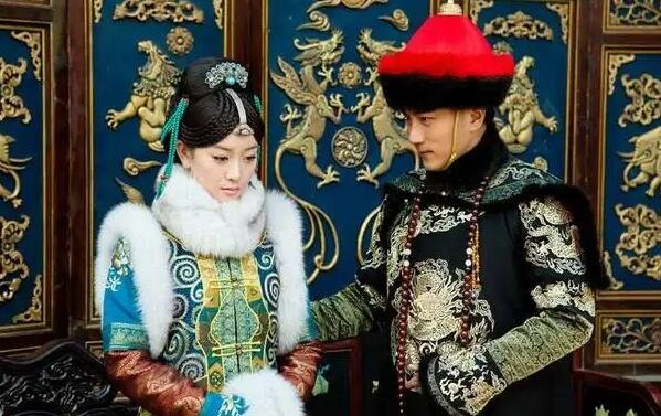 Khi Hải Lan Châu qua đời, Hoàng Thái Cực không chỉ buồn bã và đau đớn mà còn sẵn sàng từ bỏ giang sơn và chiến trường để trở về thăm cô lần cuối. Tấm lòng si tình của ông đã để lại ấn tượng sâu sắc về sự hy sinh và tình yêu chân thành.