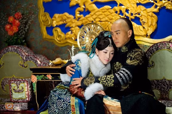 Tình yêu của ông dành cho Hải Lan Châu, con gái của Trung thân vương Trại Tang, đã đi vào trái tim nhiều người và trở thành một câu chuyện tình đẹp trong lịch sử. Hải Lan Châu, dù không phải là phi tần đầu tiên, đã được ông trọng vọng và đặt vào vị trí cao nhất trong tứ phi và thứ hai trong hậu cung.