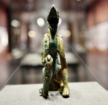 Sự kỳ lạ tiếp tục trong vài ngày sau đó. Ông Bùi quyết định mang vật thể này đến chuyên gia của Cục Di tích văn hóa ở thành phố Cáp Nhĩ Tân để tìm hiểu.