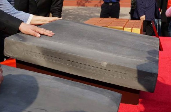 Tử Cấm Thành được mô tả là "đông ấm, hạ mát" nhờ sự dày, khả năng hút nước mạnh và khả năng làm mát, làm giảm nhiệt trong mùa hè.