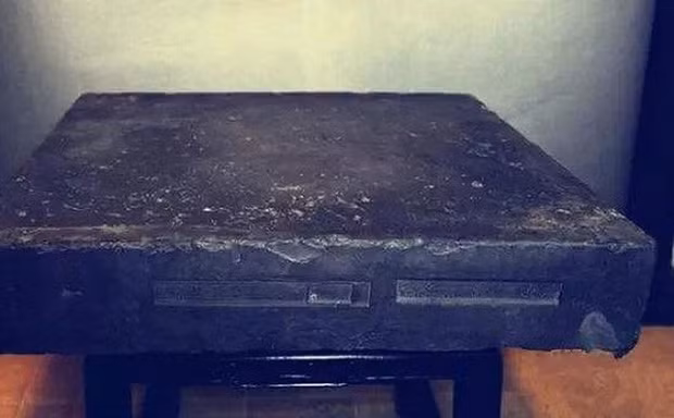 "Gạch vàng" này không thực sự là gạch được làm từ vàng mà là một loại gạch đặc biệt được làm từ đất Tô Châu có chất lượng tốt và cứng chắc.