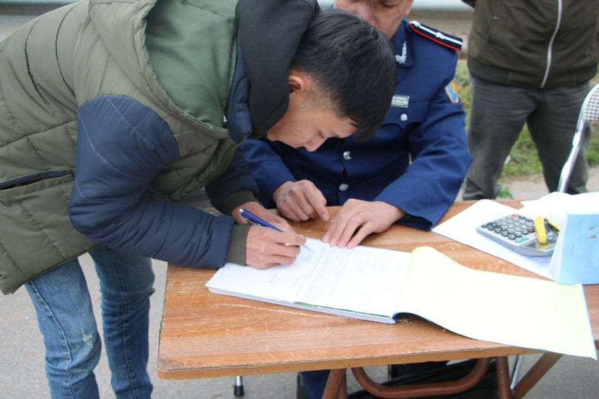 Thanh tra giao thong se khong duoc dung xe vi pham?-Hinh-2