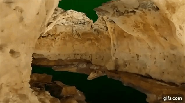 Các nhà khảo cổ đặt ra nhiều giả thuyết về mục đích sử dụng của những cổ vật khổng lồ này, như xẻ thịt hoặc lột da động vật.