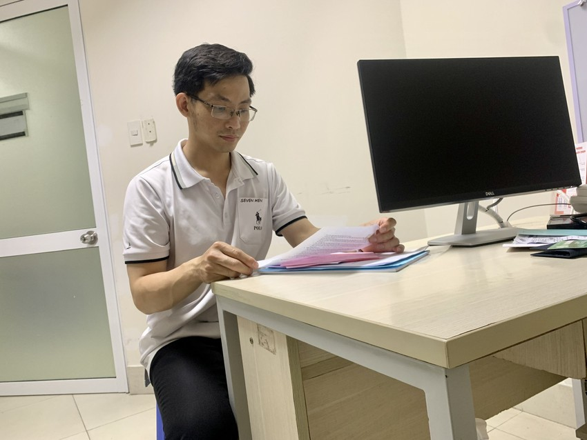 Nguoi mua nha khoc rong vi hop dong dat coc map mo tu ngu