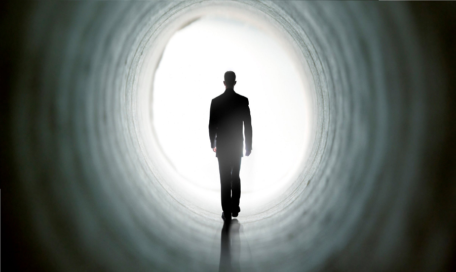 Những câu chuyện của Joey không chỉ đơn thuần là những câu chuyện thú vị mà nó còn mang một số thông tin chi tiết và chính xác về các thời kỳ lịch sử đã qua. Mỗi câu chuyện như một cuốn sách mở, khiến người nghe không khỏi ngạc nhiên và tò mò hơn về bí mật của thế giới chuyển sinh. (Ảnh minh họa)